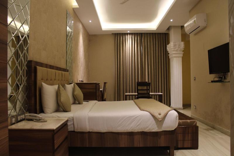 Royal Residence Iffco Chowk image