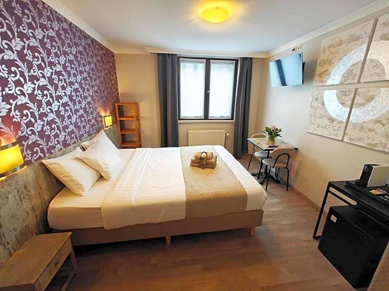 Hotel Tropicana image