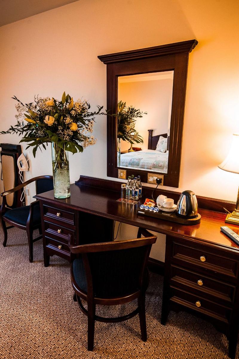 The Devon Inn Hotel image