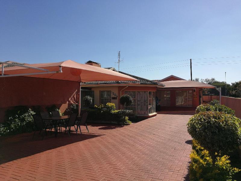 Joezebel Guest House — general view