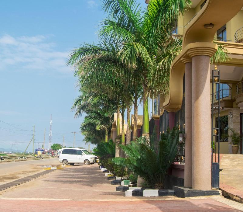 Flomi Hotel image