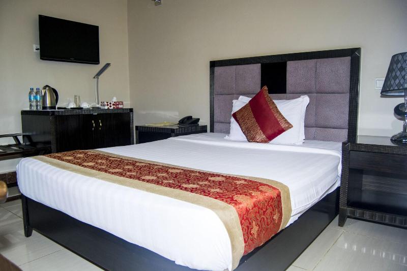 Flomi Hotel image