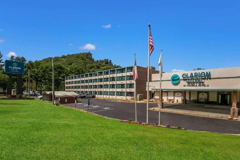 Clarion Hotel Conference Center Maggie Valley image