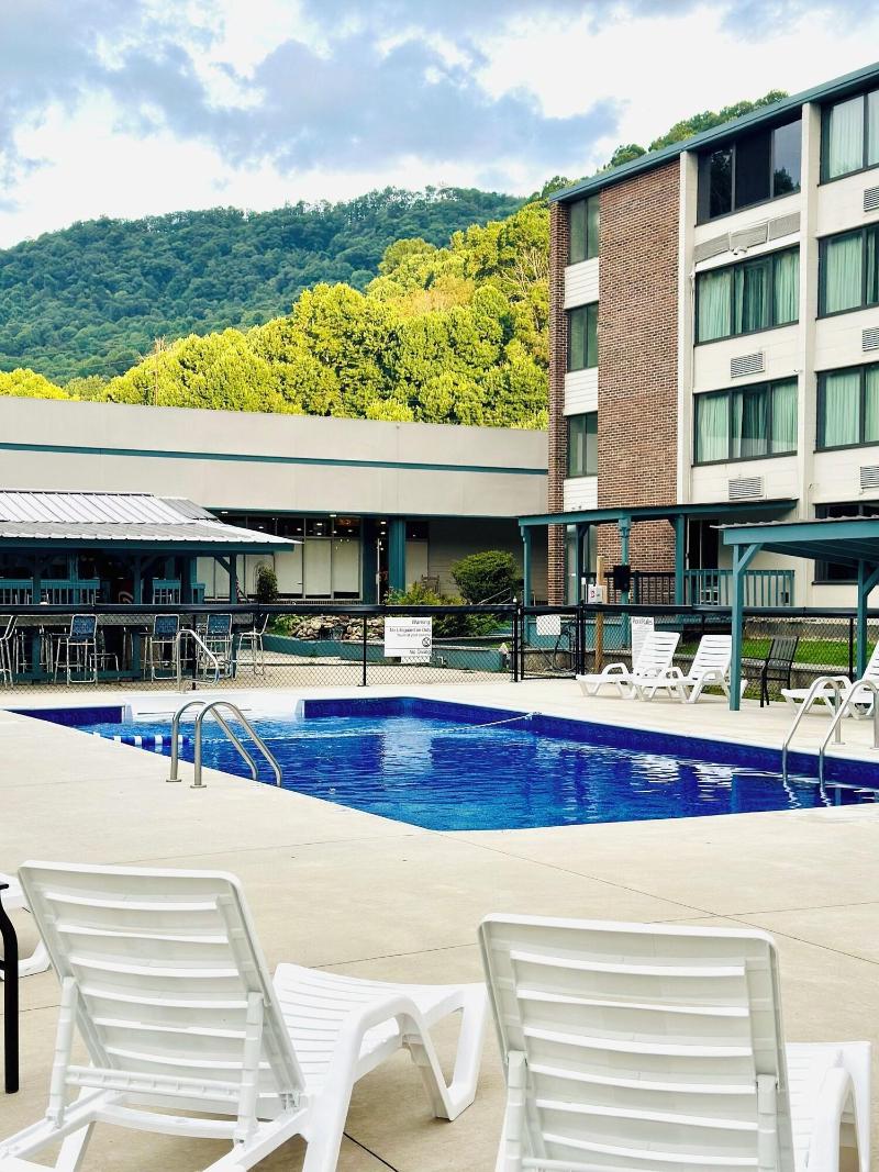 Clarion Hotel Conference Center Maggie Valley image