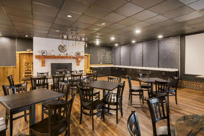 Clarion Hotel Conference Center Maggie Valley image