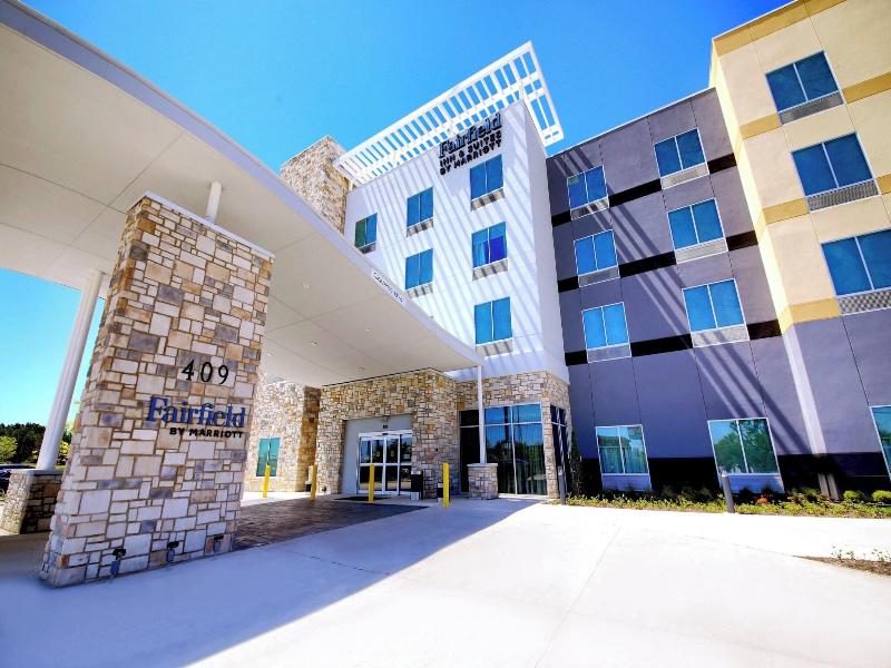 Fairfield Inn & Suites by Marriott Dallas Cedar Hi image