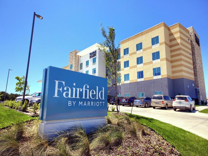Fairfield Inn & Suites by Marriott Dallas Cedar Hi image