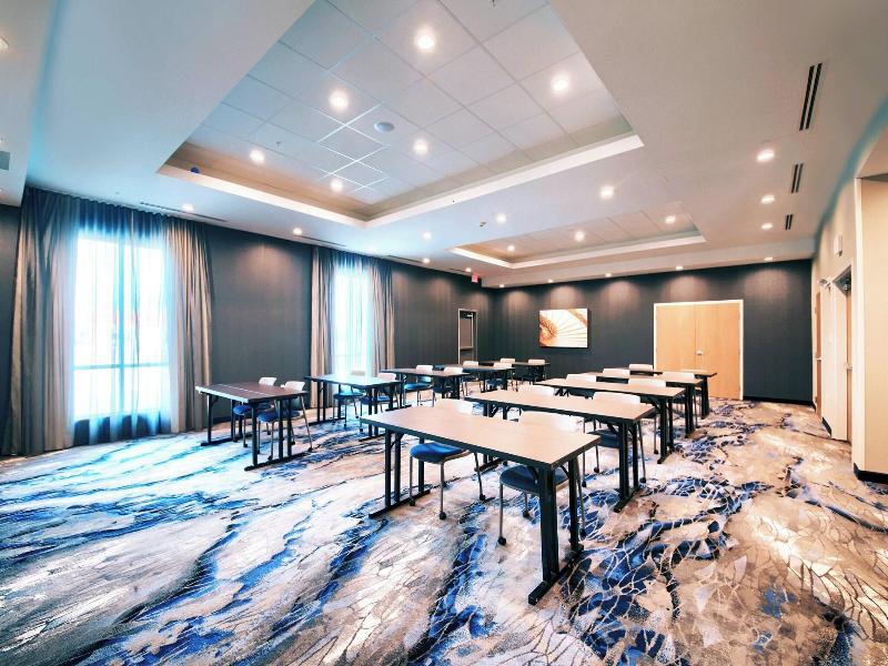 Fairfield Inn & Suites by Marriott Dallas Cedar Hi image