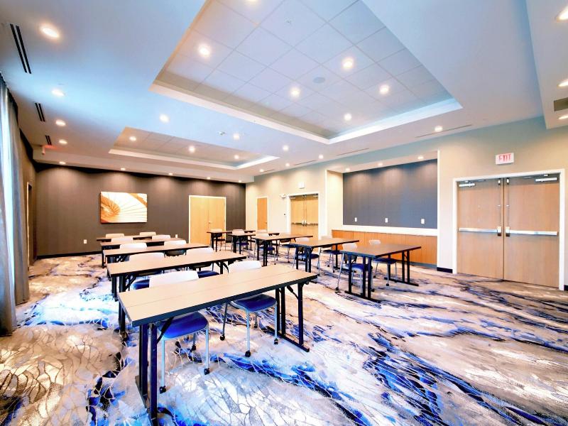 Fairfield Inn & Suites by Marriott Dallas Cedar Hi image