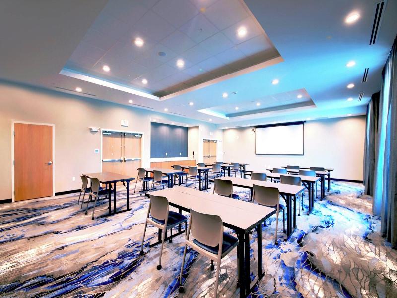 Fairfield Inn & Suites by Marriott Dallas Cedar Hi image