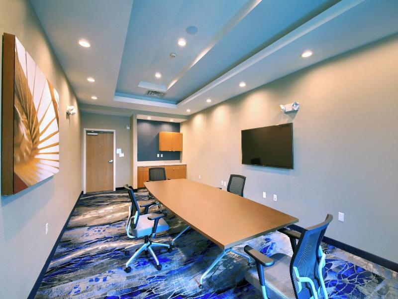 Fairfield Inn & Suites by Marriott Dallas Cedar Hi image