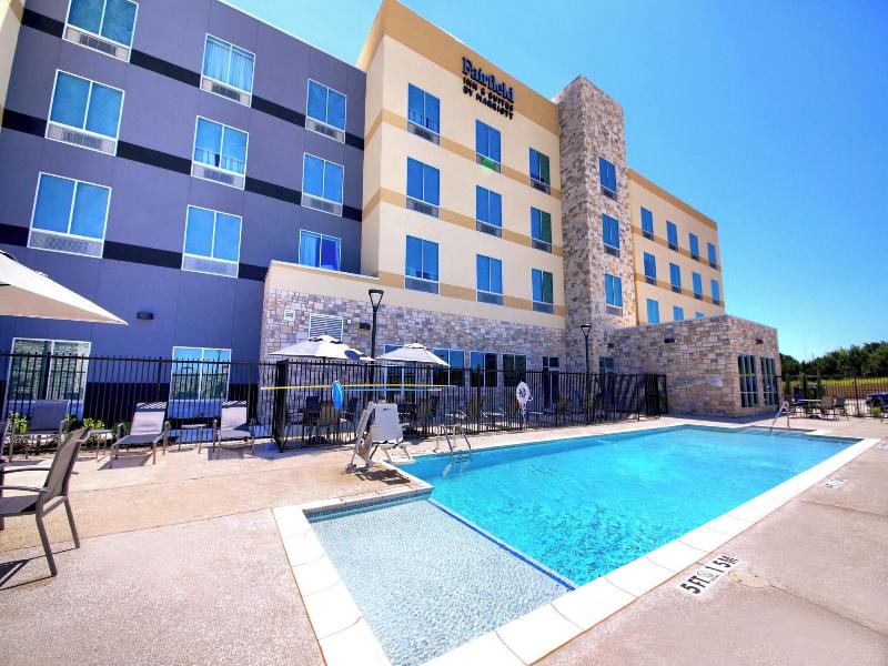 Fairfield Inn & Suites by Marriott Dallas Cedar Hi image