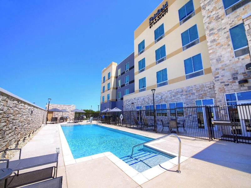 Fairfield Inn & Suites by Marriott Dallas Cedar Hi image