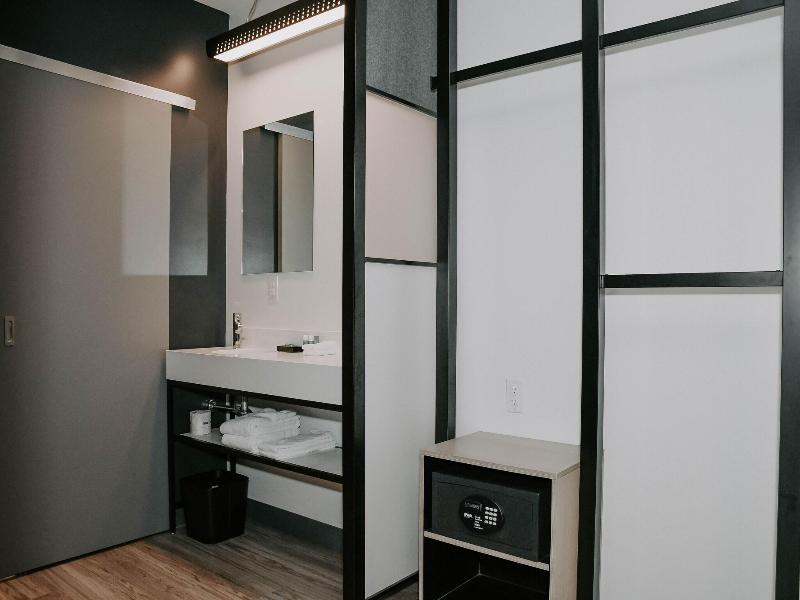 Aloft Omaha West image