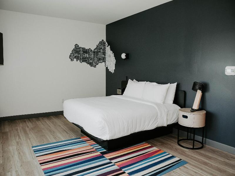 Aloft Omaha West image