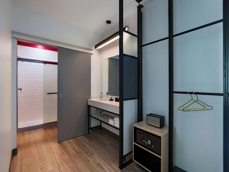 Aloft Omaha West image