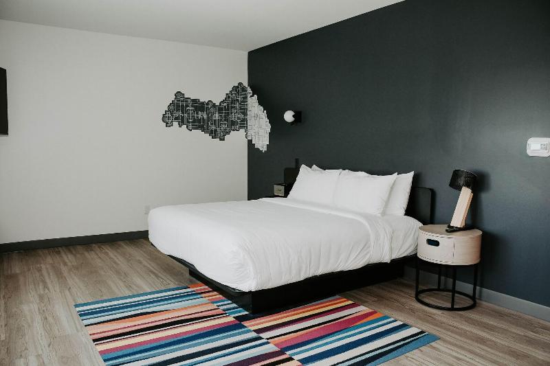 Aloft Omaha West image