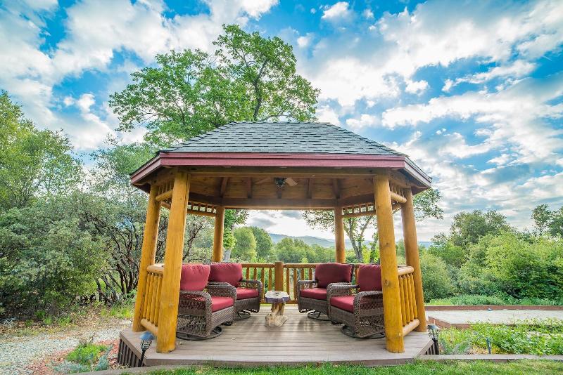 Nature'S Inn Bed And Breakfast image