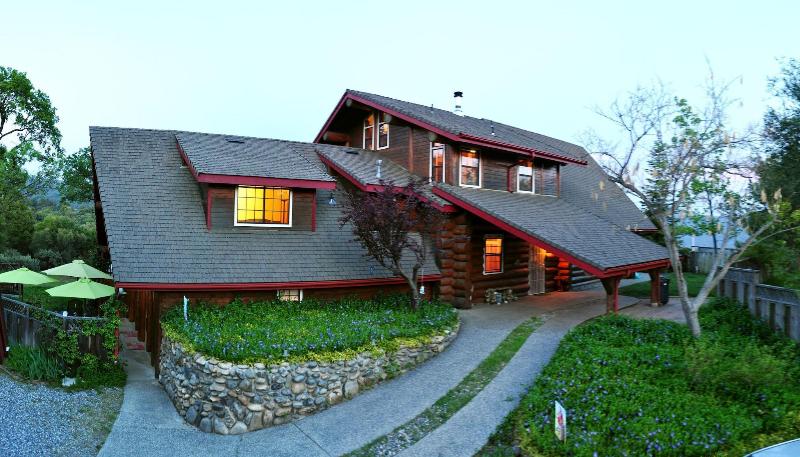 Nature'S Inn Bed And Breakfast image