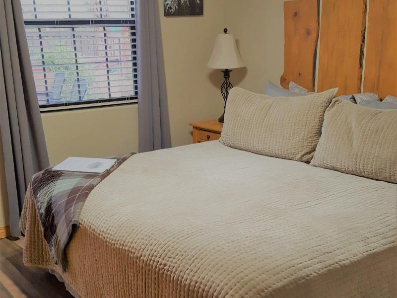 Nature'S Inn Bed And Breakfast image