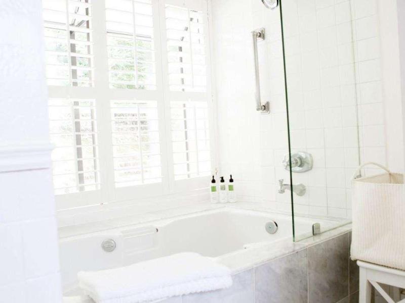 Farmhouse Inn image