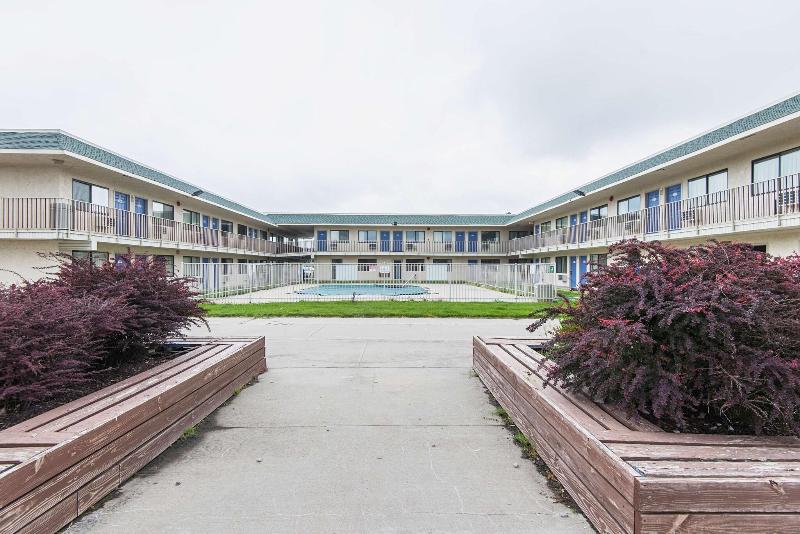 Motel 6 Kansas City, MO - Airport image
