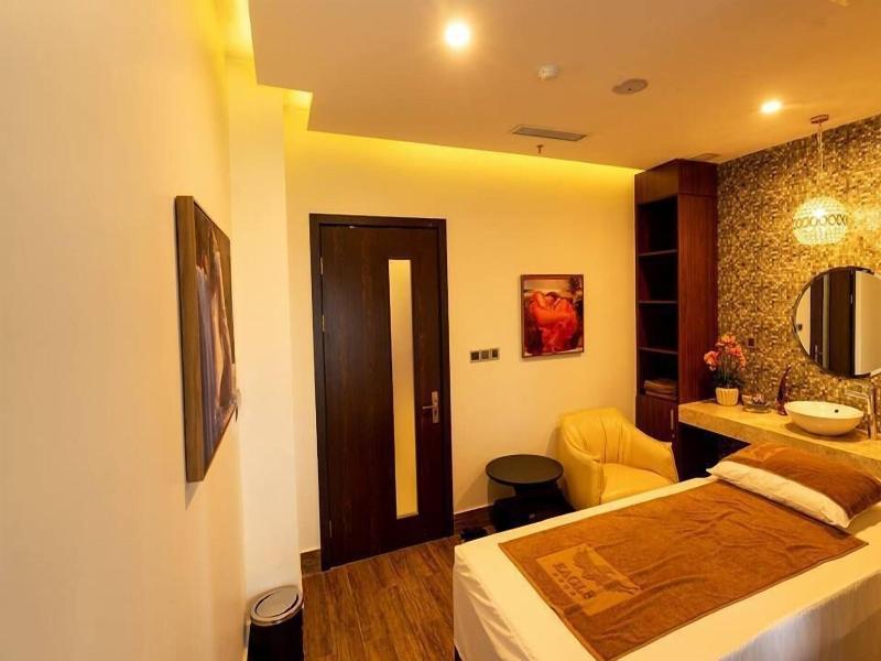 Eagle Hotel image