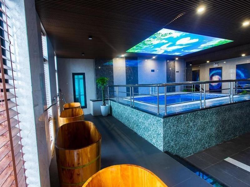 Eagle Hotel image
