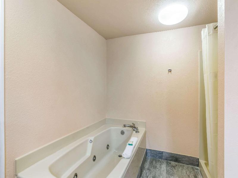 Quality Inn Pulaski image