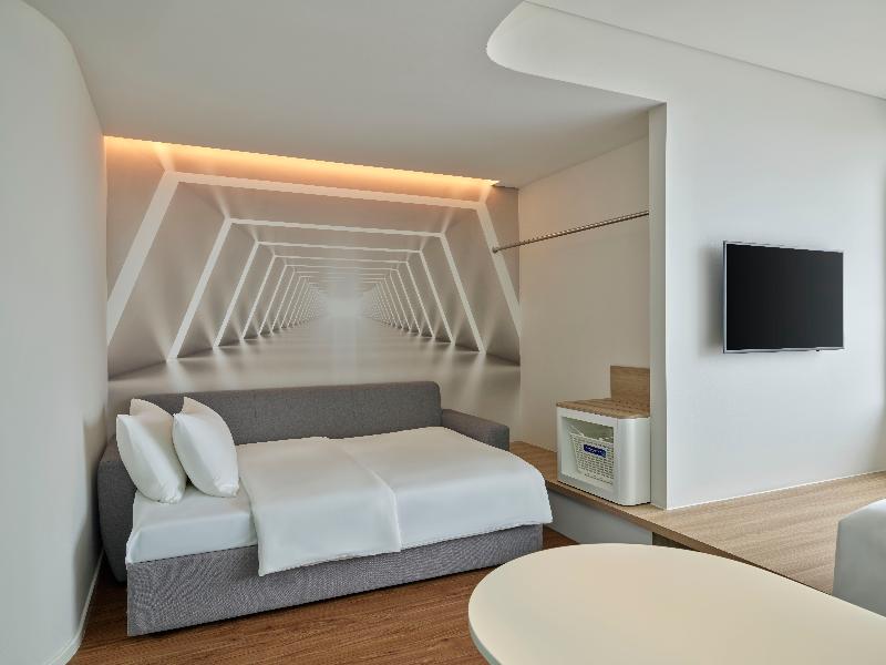 Tru by Hilton Nam Dinh City Centre image