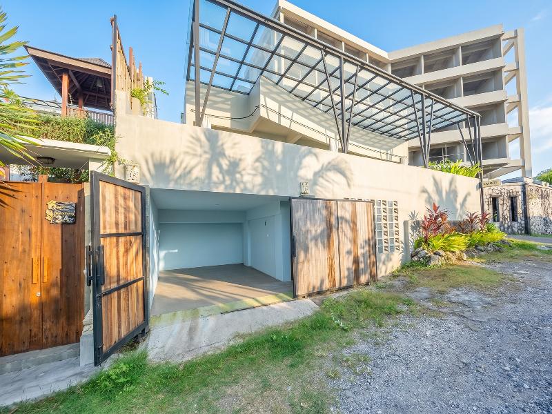 The Ocean Views Luxury Villas & Apartment by ZUZU image