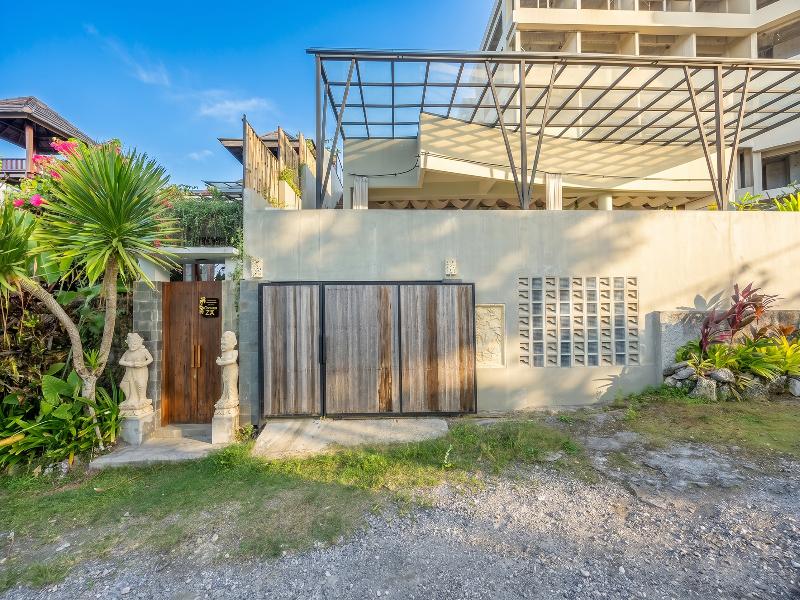 The Ocean Views Luxury Villas & Apartment by ZUZU image