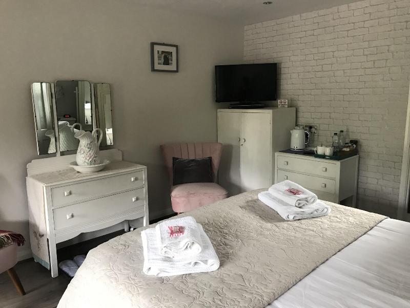Pinewood Lodge image