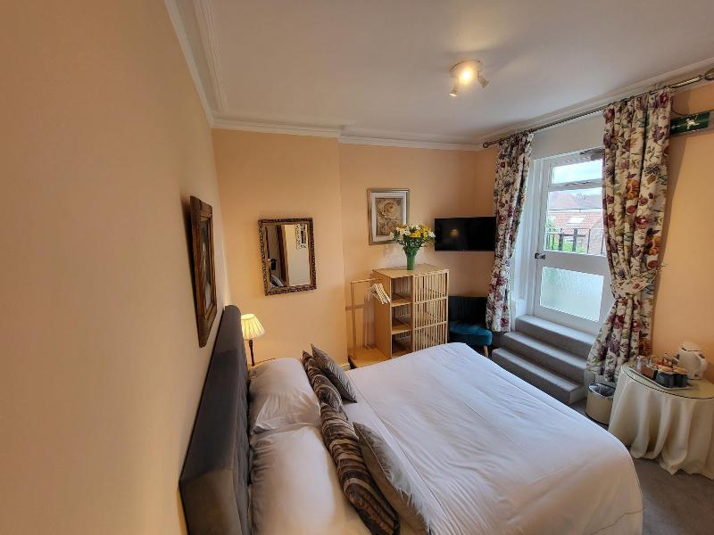 St George's Hotel image