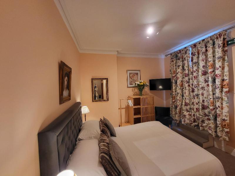 St George's Hotel image