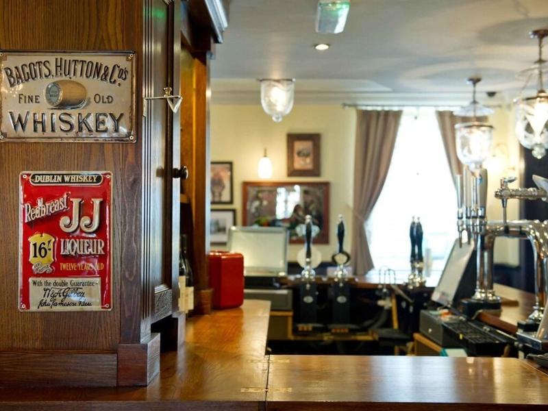 The Rose And Crown image
