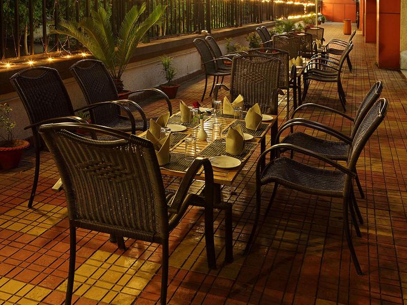 Le Lac Sarovar Portico image