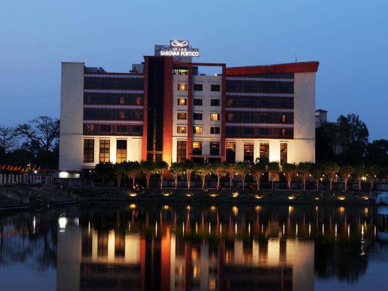 Le Lac Sarovar Portico image