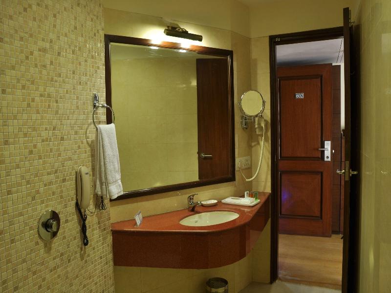 Le Lac Sarovar Portico image