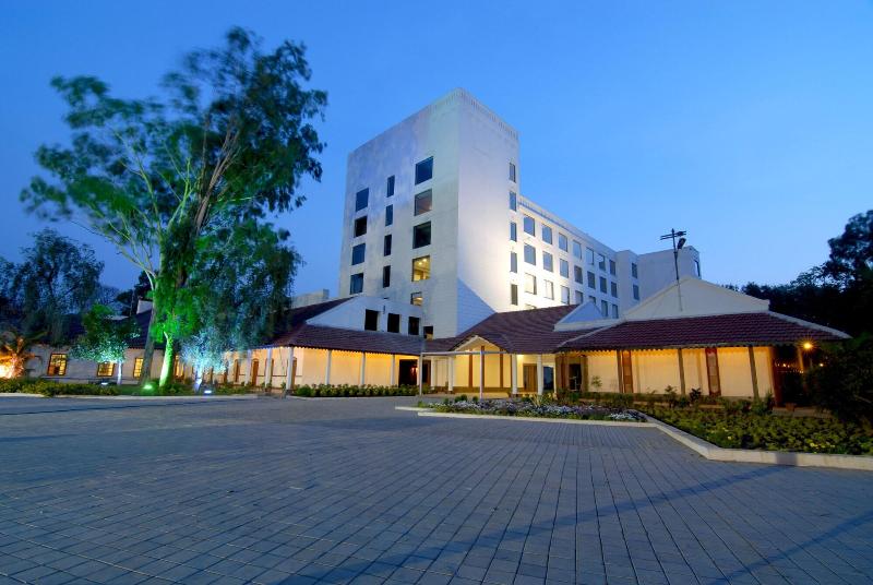 Chanakya Bnr Hotel — general view