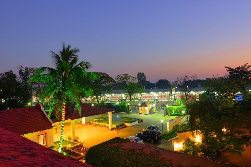 Chanakya Bnr Hotel
