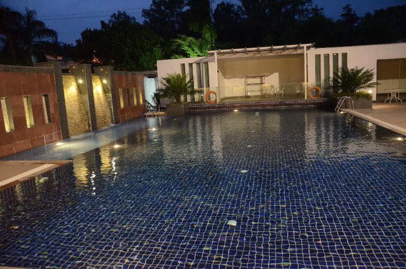 Chanakya Bnr Hotel