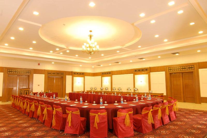 Chanakya Bnr Hotel