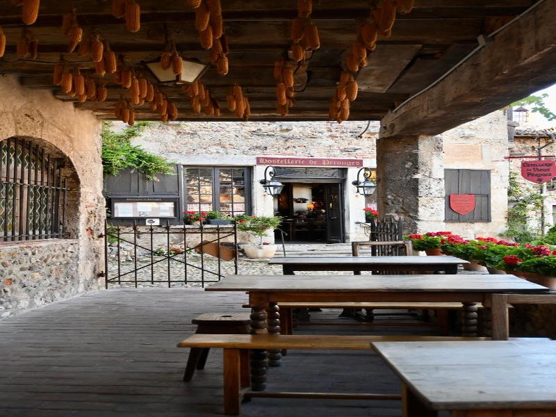 Hostellerie de Pérouges image