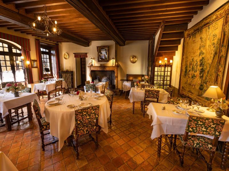 Hostellerie de Pérouges image