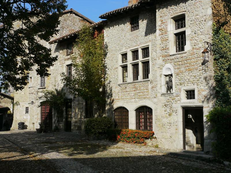 Hostellerie de Pérouges image