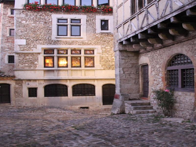 Hostellerie de Pérouges image