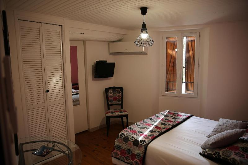 Hotel Restaurant Les Pins image