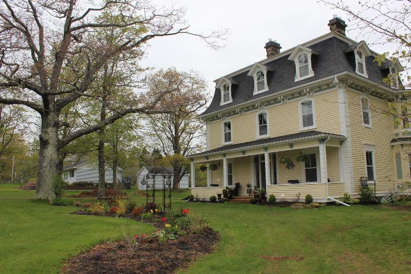 Maplehurst Manor Bed And Breakfast — general view