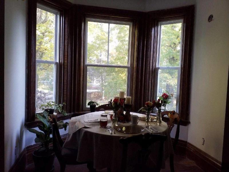 Maplehurst Manor Bed And Breakfast